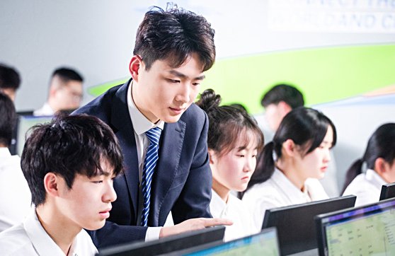 再向老师咨询对应专业的学费信息