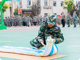 毕业生就业政策以及毕业文凭等均与通过