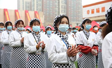企业观摩》