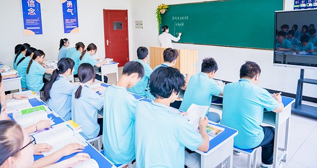 同类内容不允许普通应届高中生参加
