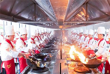 拥有独立的饭店运营及创业能力