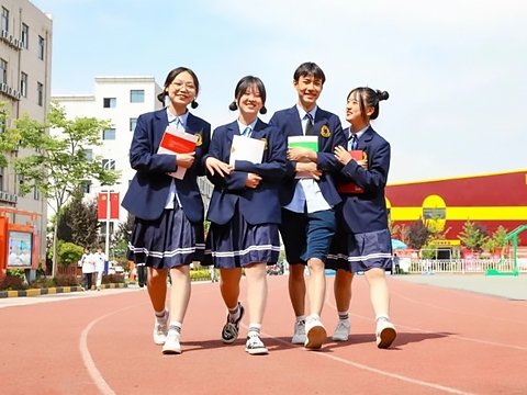 面向各类人群提供技能成才路径