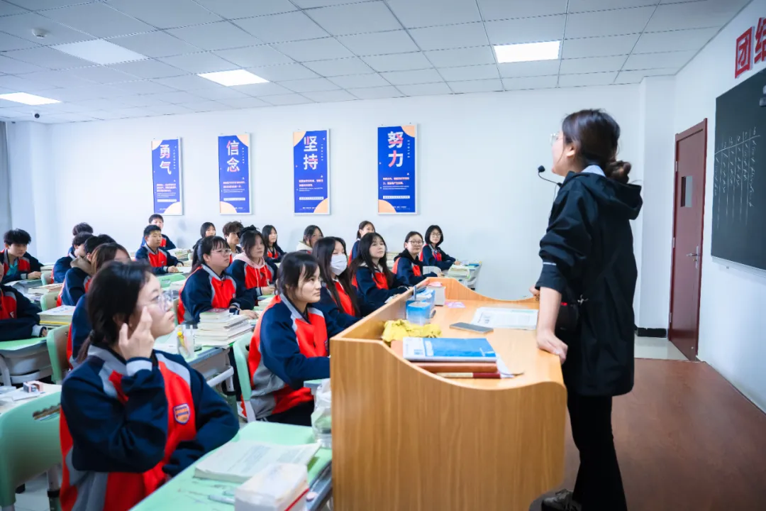 专为初中阶段学子量身打造成长路径
