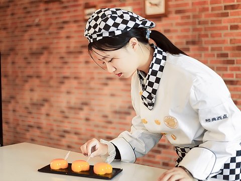 同类内容系统培训通常由专业教师授课