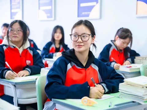 初高中生上职校学技术选择西安新东方烹