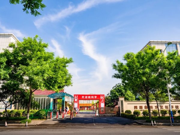 采用先进的教学理念与课程设置