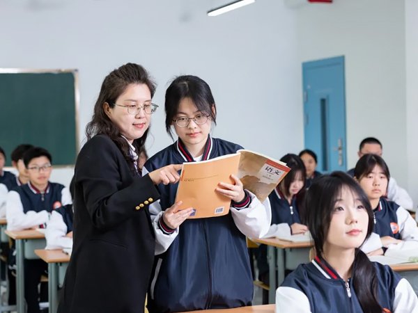 "最终他选择了新东方职教升学部