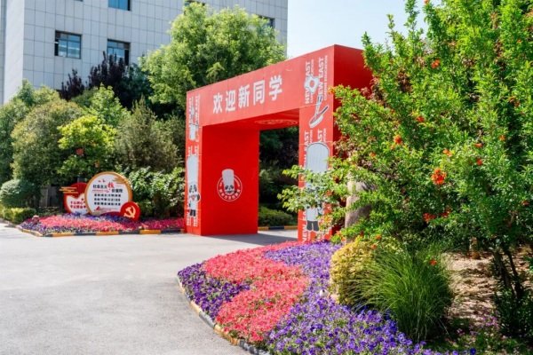 兼顾实操教学与餐饮运营能力培养