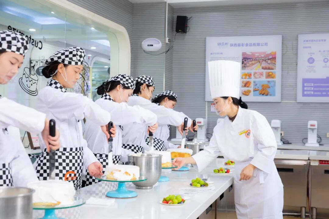 依托校企合作保障学员就业