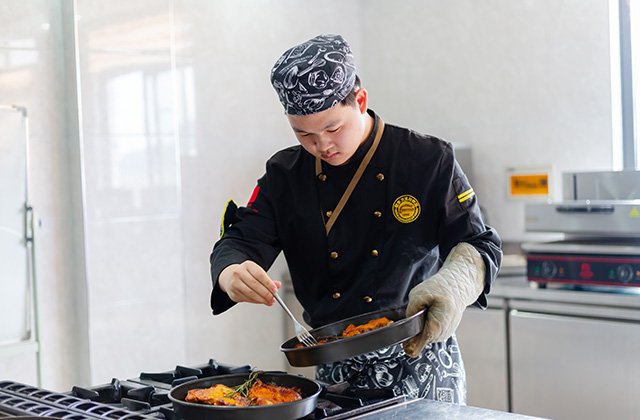新东方西餐烹饪培训以其专业的教学体系