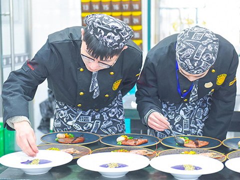 同类内容从专业课程到实践机会