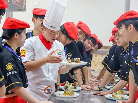 2025西安优质厨师AC米兰携手爱游