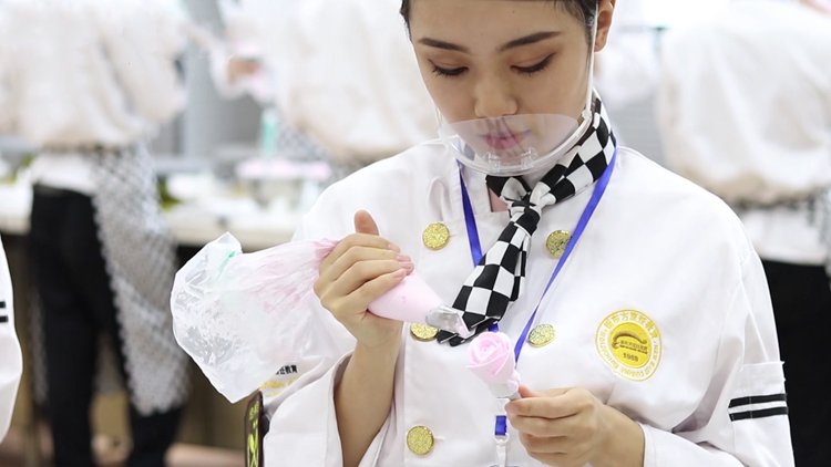初中毕业女孩子学什么技术比较好,初中女生热门专业推荐 创业帮扶