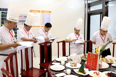 《现代酒店管理》《酒店心理学》《前厅