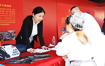 1周展台布置